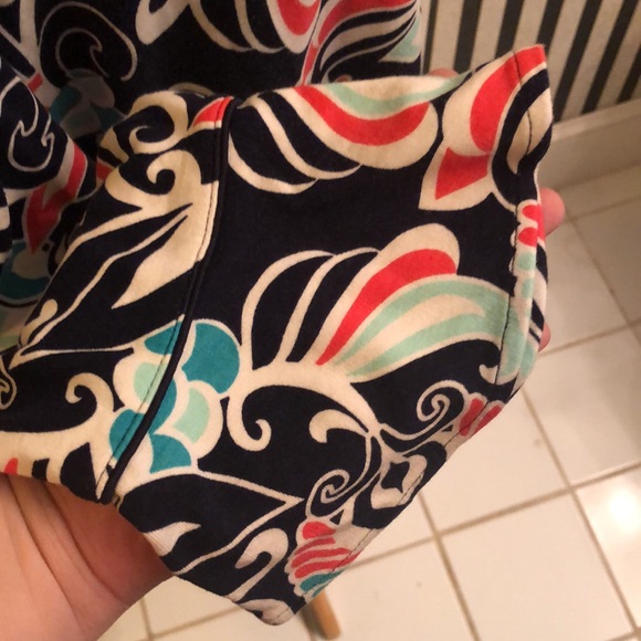 Crown & Ivy/ Petite XL/ Navy Floral V-Neck Shift Dress with 3/4 Length Sleeves - Picture 7 of 12